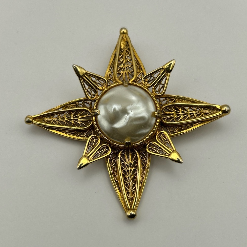Vintage Star Brooch w Pearl Accent